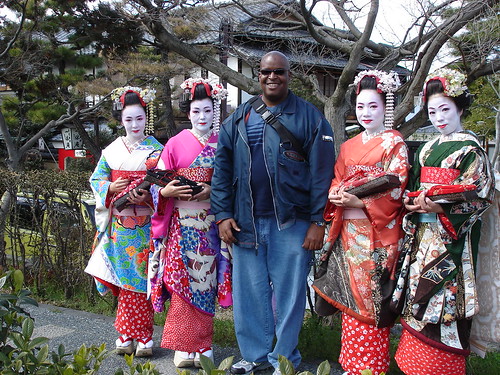 James meets the geishas!